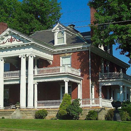 South Broadway Manor B&B - Near Fallingwater, Ohiopyle State Park, Hiking & Biking Trails Gap Scottdale Bagian luar foto