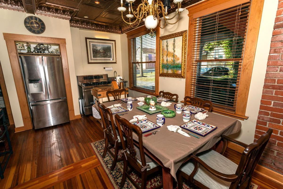 South Broadway Manor B&B - Near Fallingwater, Ohiopyle State Park, Hiking & Biking Trails Gap Scottdale Bagian luar foto