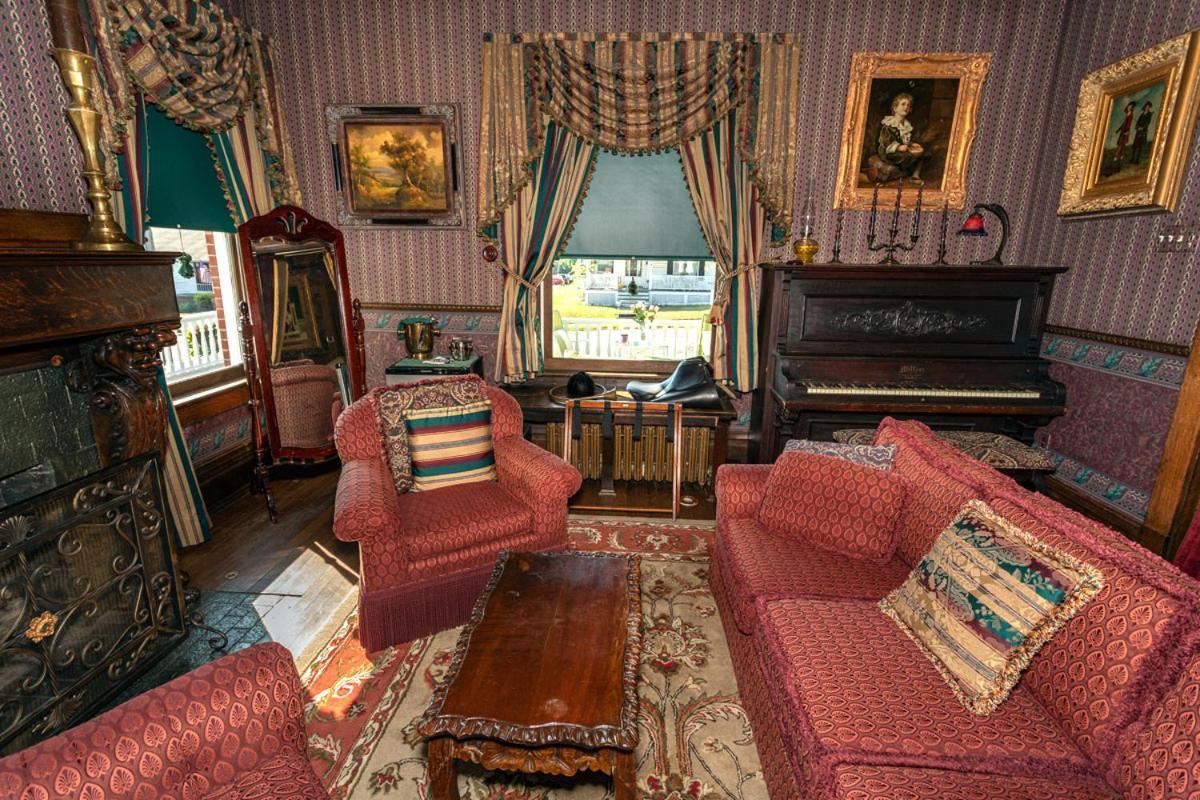South Broadway Manor B&B - Near Fallingwater, Ohiopyle State Park, Hiking & Biking Trails Gap Scottdale Bagian luar foto