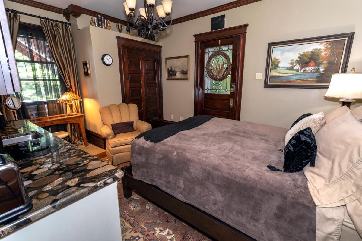 South Broadway Manor B&B - Near Fallingwater, Ohiopyle State Park, Hiking & Biking Trails Gap Scottdale Bagian luar foto