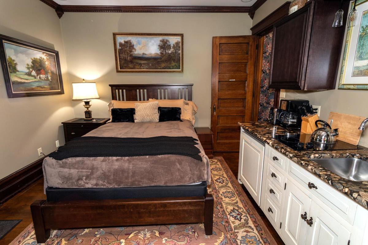 South Broadway Manor B&B - Near Fallingwater, Ohiopyle State Park, Hiking & Biking Trails Gap Scottdale Bagian luar foto