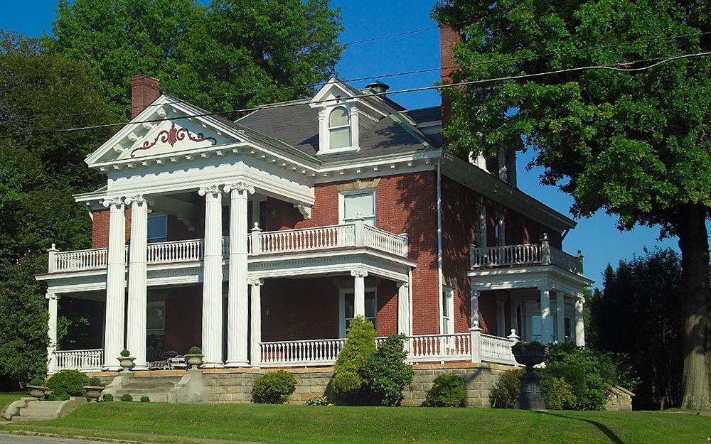 South Broadway Manor B&B - Near Fallingwater, Ohiopyle State Park, Hiking & Biking Trails Gap Scottdale Bagian luar foto